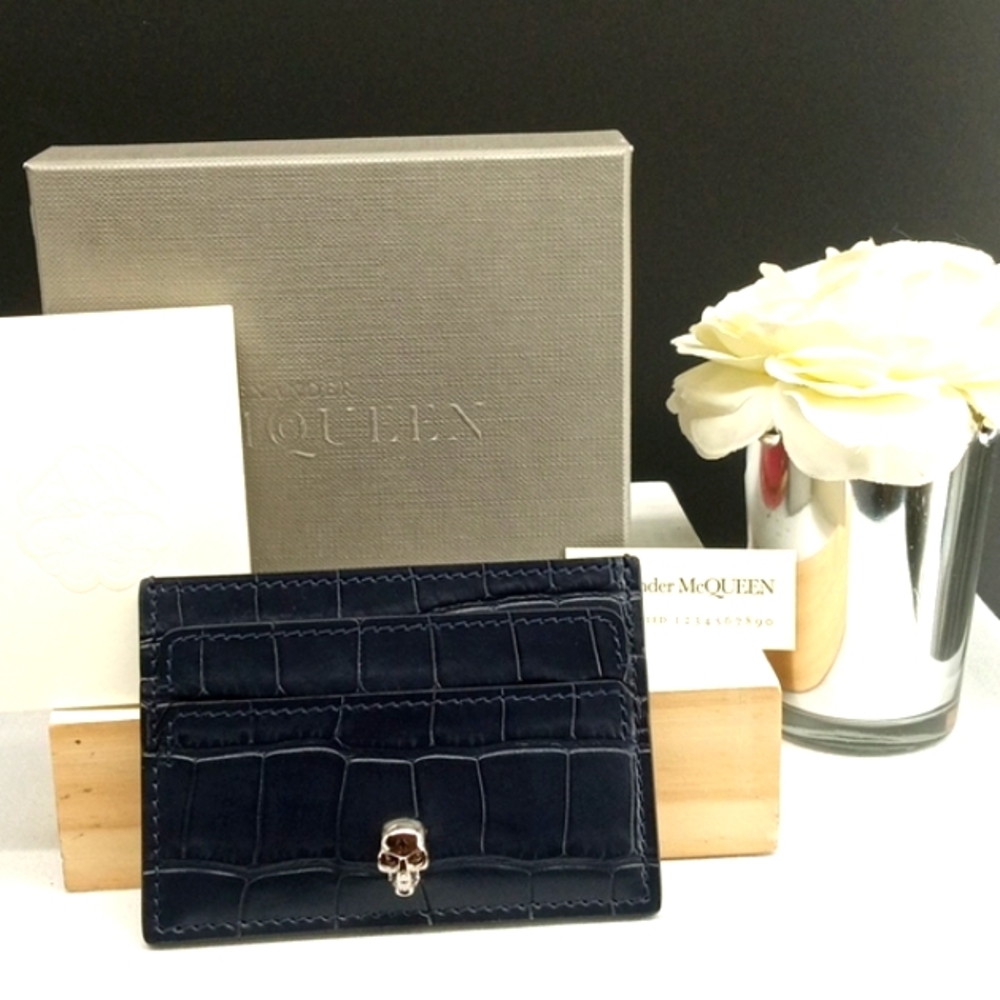 AUTHENTIC ALEXANDER MCQUEEN INK BLUE SKULL STUD CARDHOLDER, NWOT